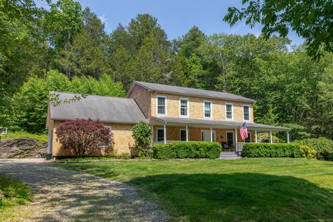 Photo of 18 Tunnel Road, Roxbury, CT 06783 (MLS # 24163273)