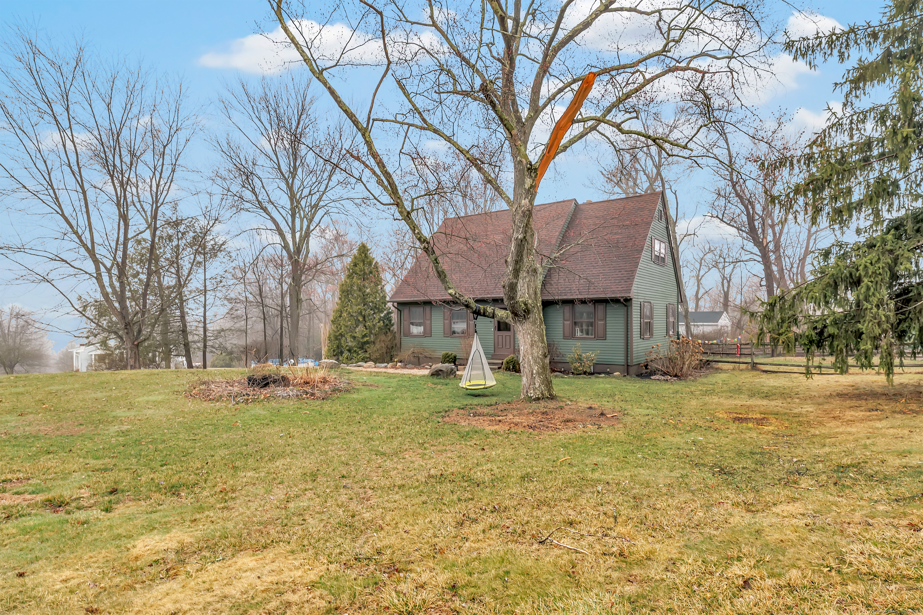 Wilson Drive, Oxford, Connecticut - 4 Bedrooms  
2 Bathrooms  
6 Rooms - 
