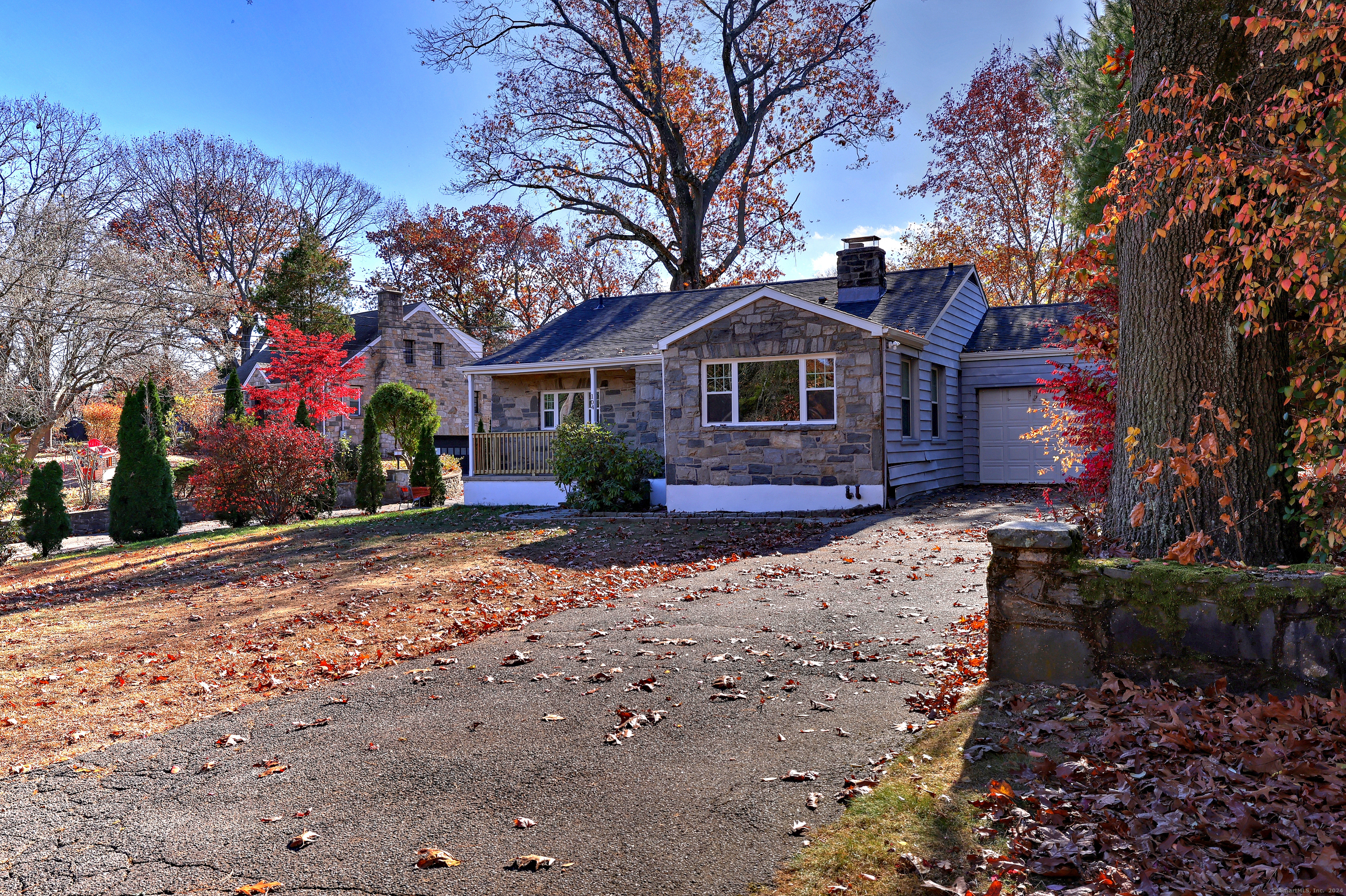 104 Broadbridge Road, Bridgeport, Connecticut - 2 Bedrooms  
2 Bathrooms  
6 Rooms - 