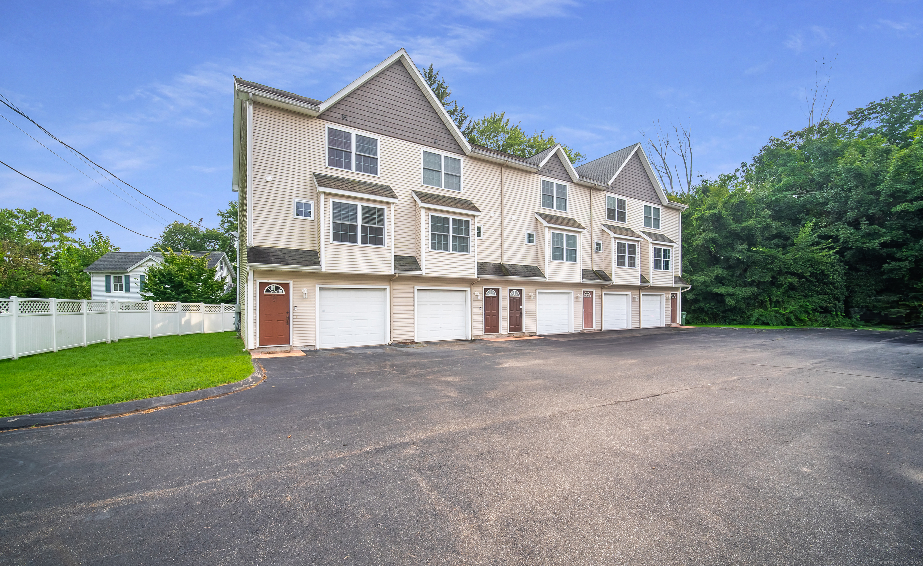 View Middletown, CT 06457 townhome