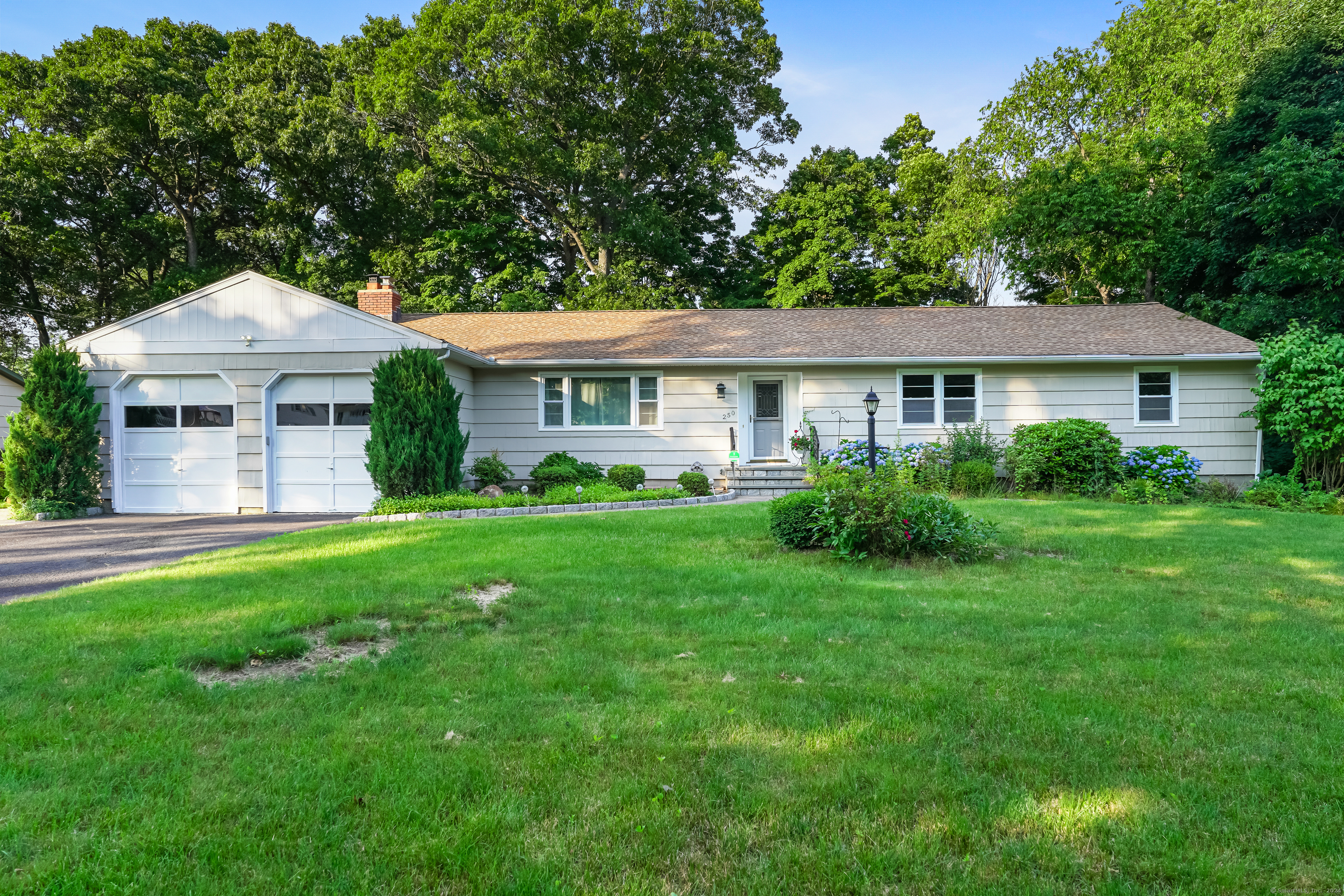 Rental Property at 250 Lockwood Road, Fairfield, Connecticut - Bedrooms: 4 
Bathrooms: 2 
Rooms: 7  - $5,500 MO.