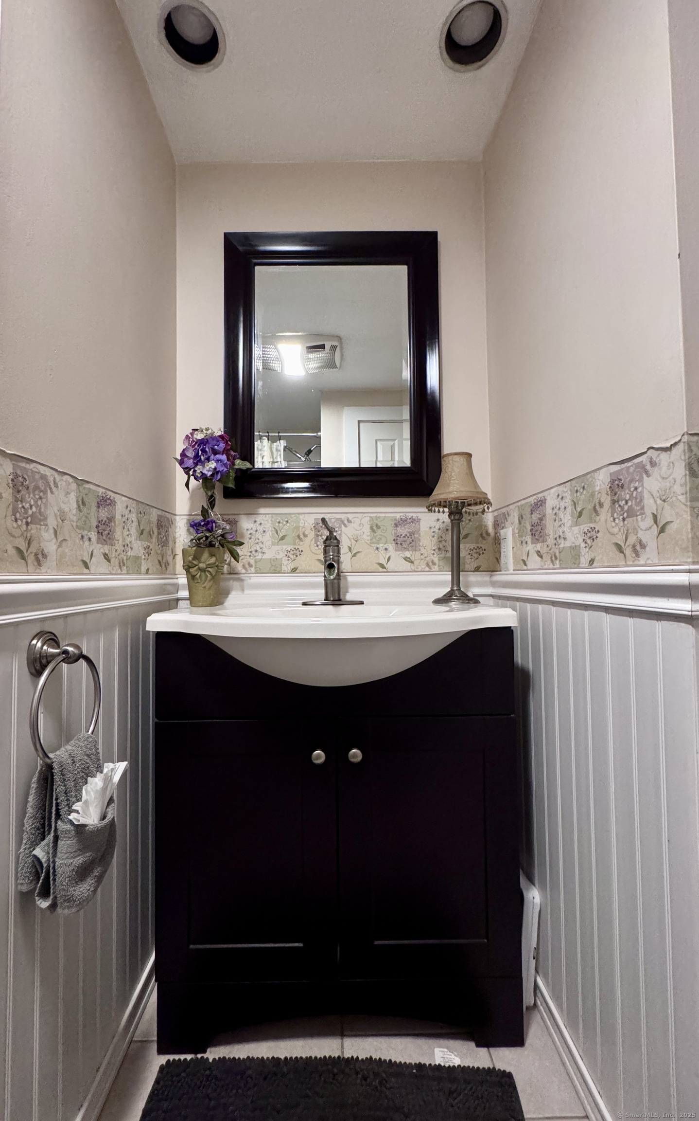 New Hartford, Connecticut 06057, United States, 3 Bedrooms Bedrooms, ,1 BathroomBathrooms,Residential,Pending,157407