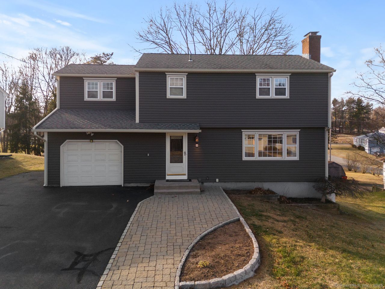 Tumblebrook Road, Meriden, Connecticut - 4 Bedrooms  
2 Bathrooms  
7 Rooms - 