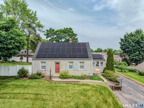 Homes For Sale - 10 Manning Road<br/> Hartford County, Windsor Locks, CT 06096