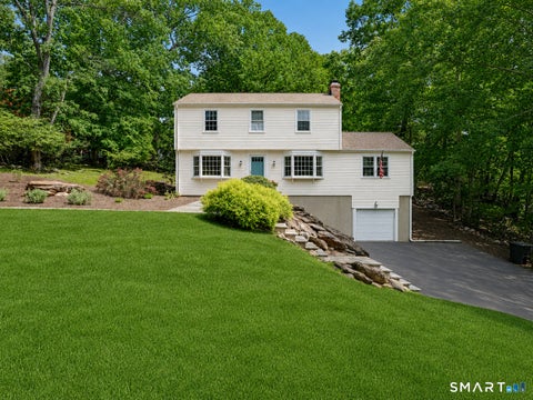 Homes For Sale - 524 Nonopoge Road<br/> Fairfield, CT 06825