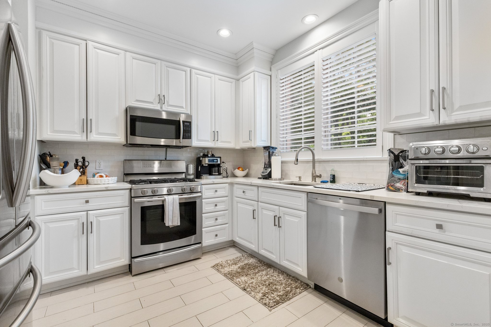 Greenwich, Connecticut 06830, United States, 3 Bedrooms Bedrooms, ,4 BathroomsBathrooms,Residential,Active,183096