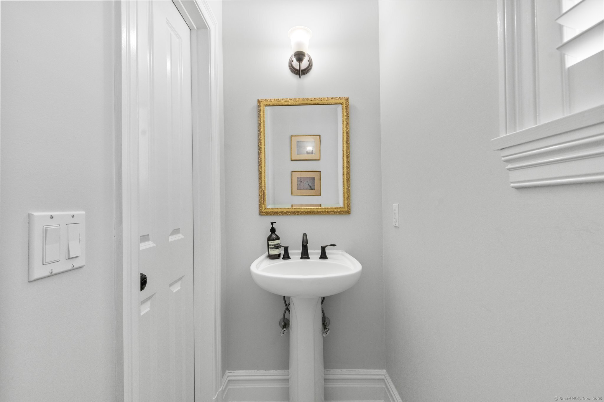 Greenwich, Connecticut 06830, United States, 3 Bedrooms Bedrooms, ,4 BathroomsBathrooms,Residential,Active,183096