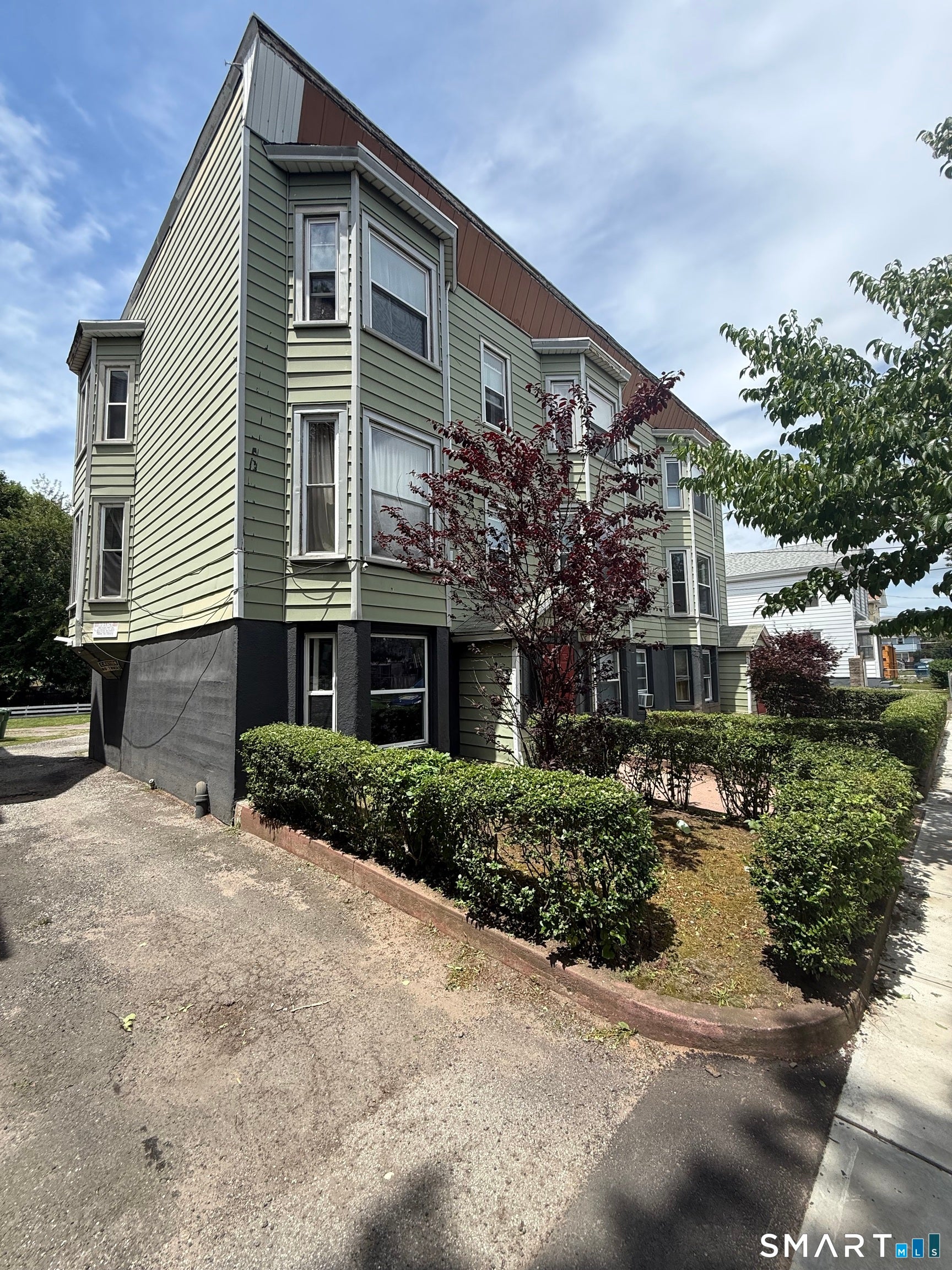 32 Clinton Avenue