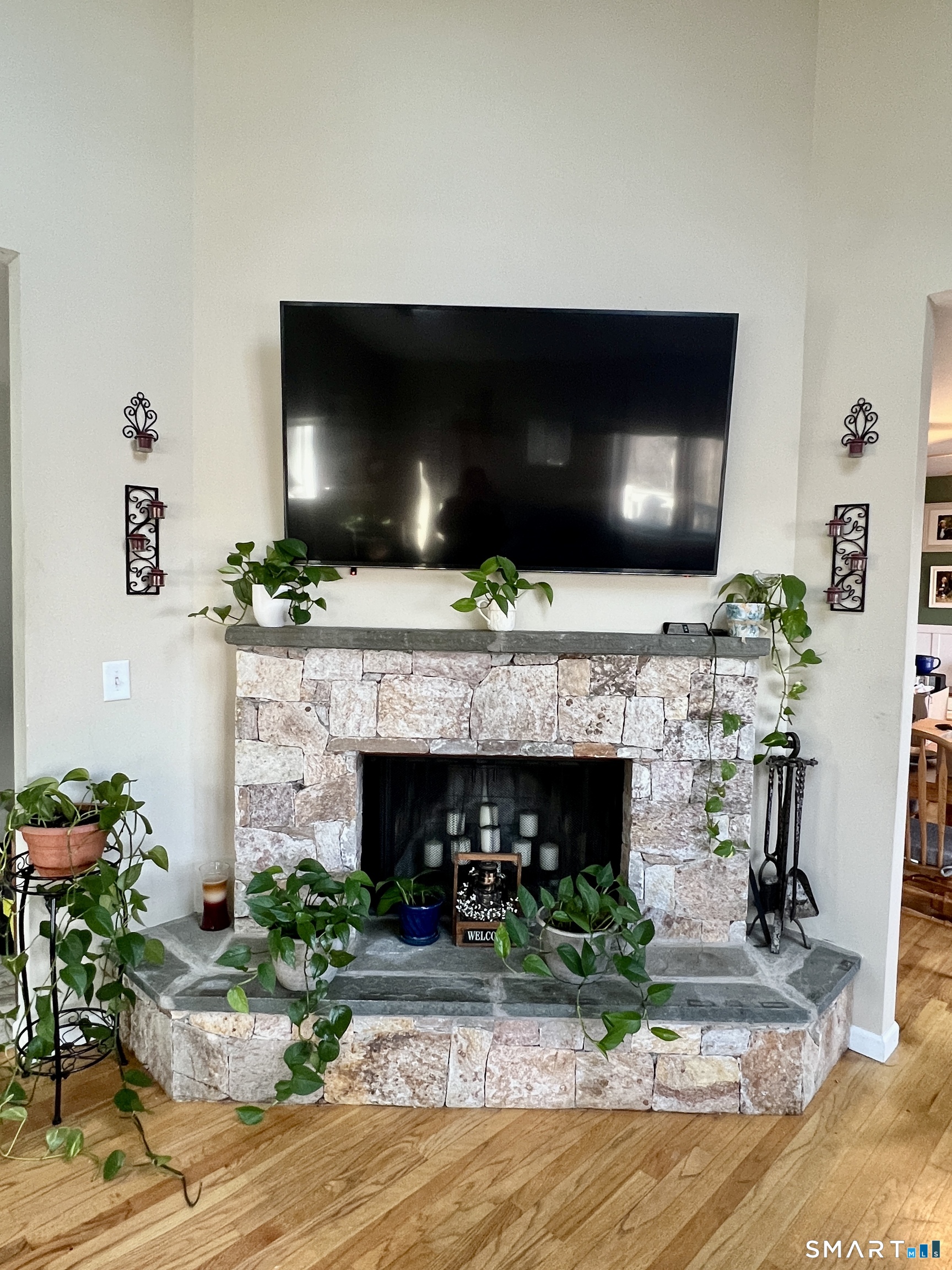 302 Cliffside Drive + Garage G82