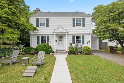 Homes For Sale - 50 Bentwood Road<br/> West Hartford, CT 06107