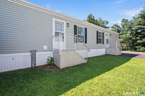 Photo of 21 Western Sands Bridge, Wallingford, CT 06492 (MLS # 24192493)