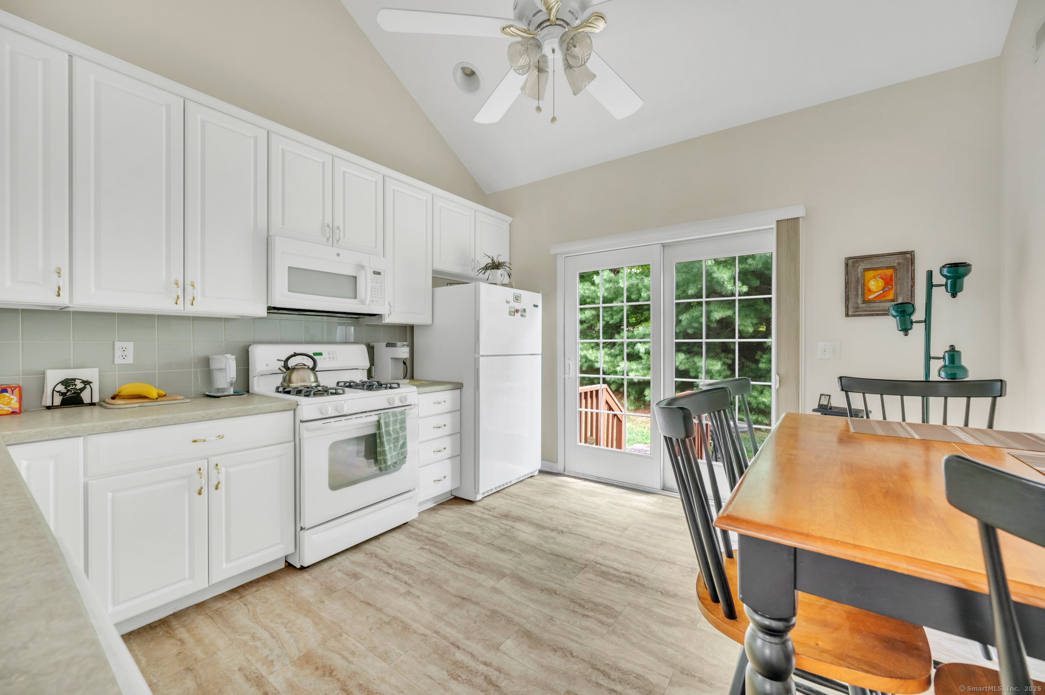 North Haven, Connecticut 06473, United States, 3 Bedrooms Bedrooms, ,3 BathroomsBathrooms,Residential,Active,178441