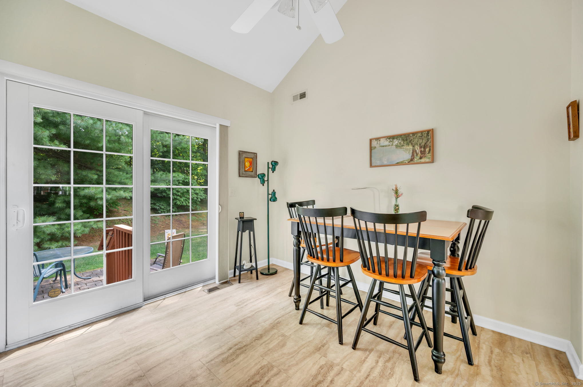 North Haven, Connecticut 06473, United States, 3 Bedrooms Bedrooms, ,3 BathroomsBathrooms,Residential,Active,178441