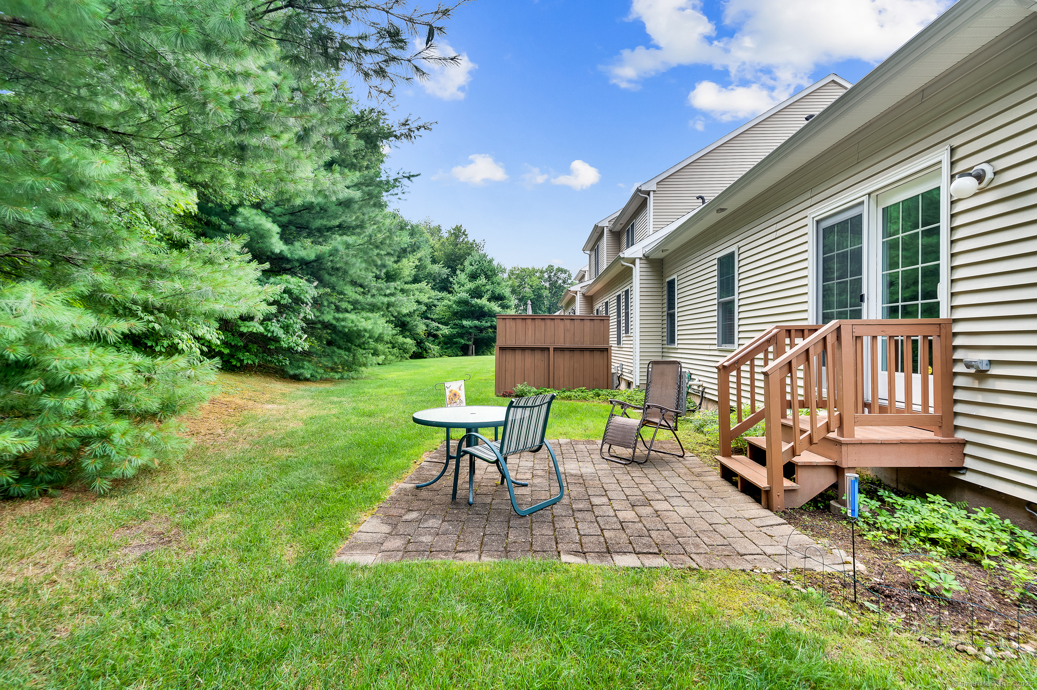 North Haven, Connecticut 06473, United States, 3 Bedrooms Bedrooms, ,3 BathroomsBathrooms,Residential,Active,178441