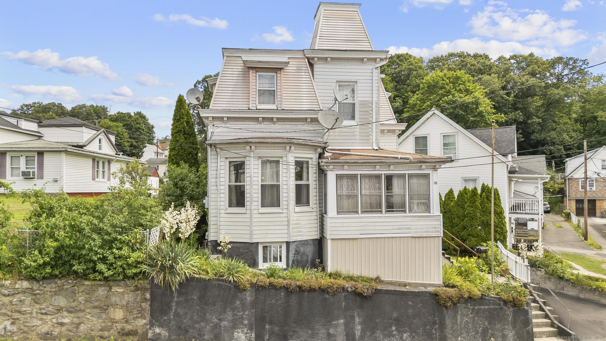 33 Aetna Street