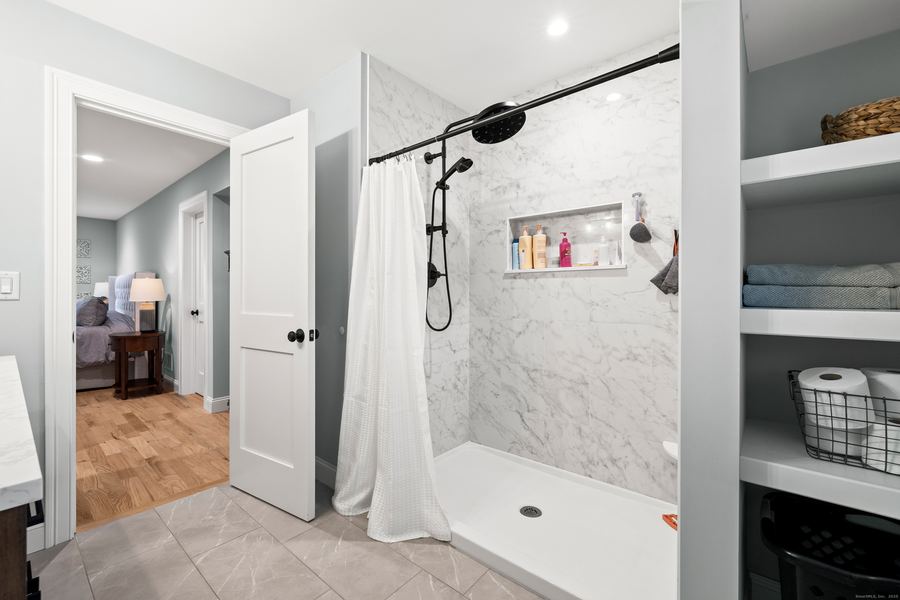 Newington, Connecticut 06111, United States, 3 Bedrooms Bedrooms, ,3 BathroomsBathrooms,Residential,Pending,251364