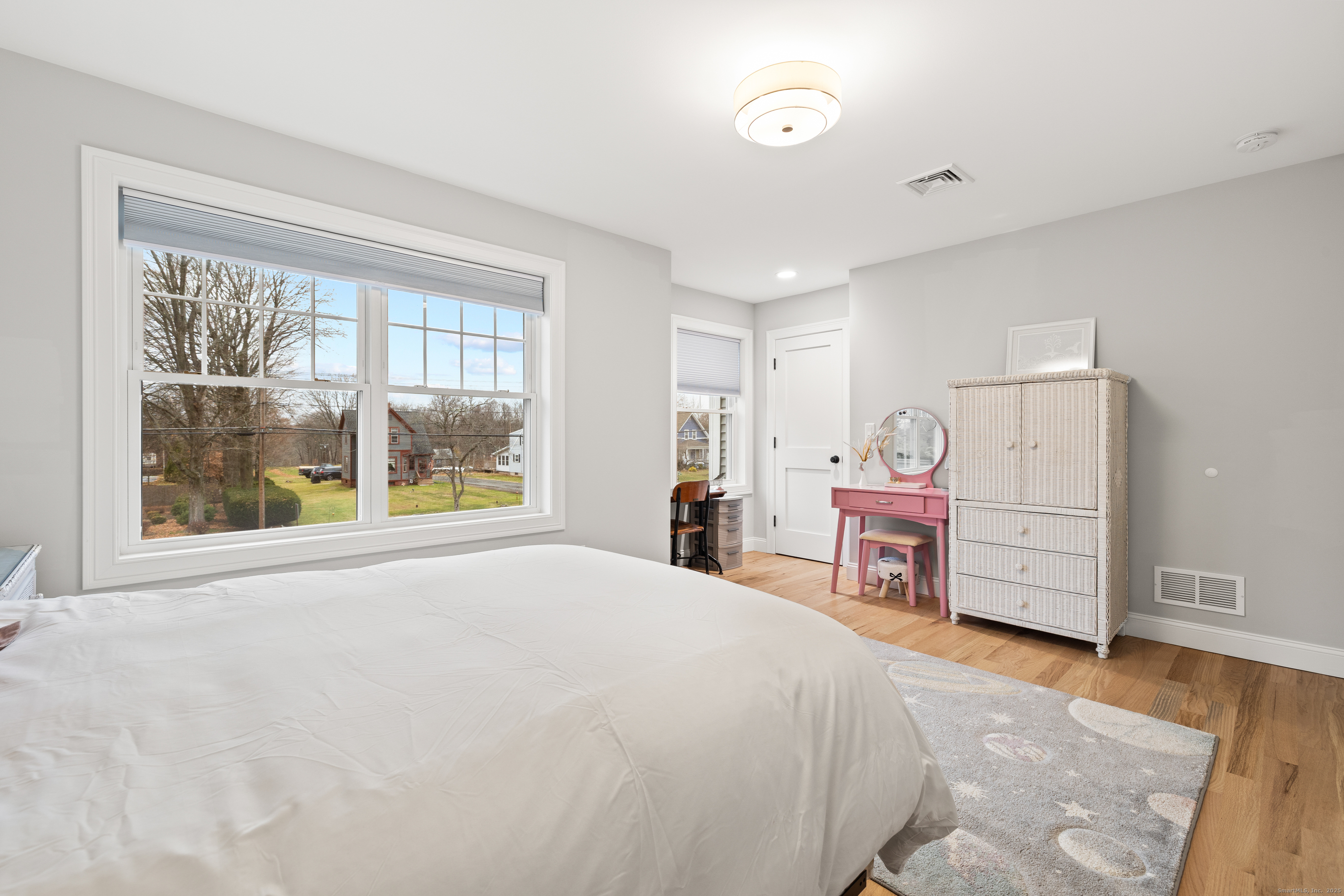 Newington, Connecticut 06111, United States, 3 Bedrooms Bedrooms, ,3 BathroomsBathrooms,Residential,Pending,251364