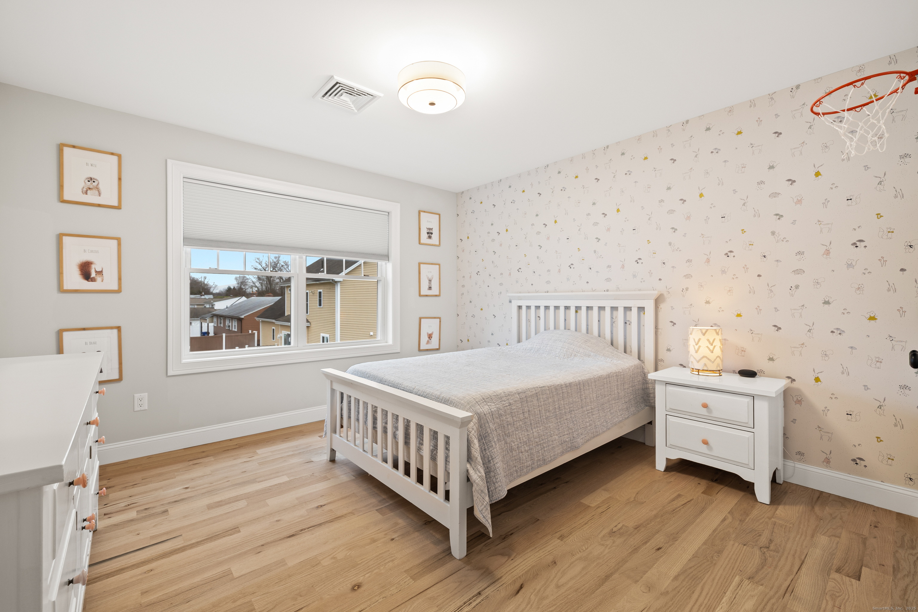 Newington, Connecticut 06111, United States, 3 Bedrooms Bedrooms, ,3 BathroomsBathrooms,Residential,Pending,251364