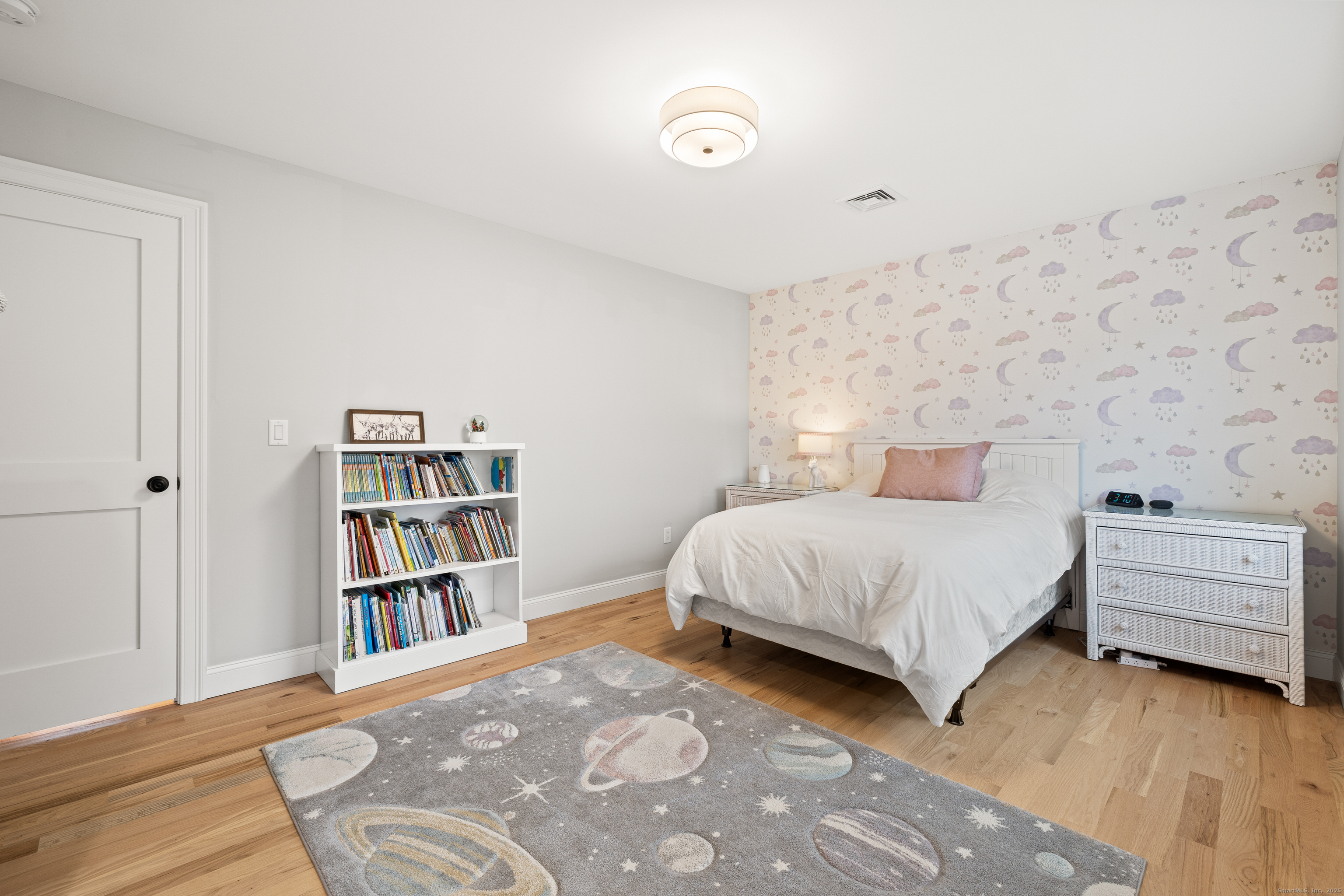 Newington, Connecticut 06111, United States, 3 Bedrooms Bedrooms, ,3 BathroomsBathrooms,Residential,Pending,251364