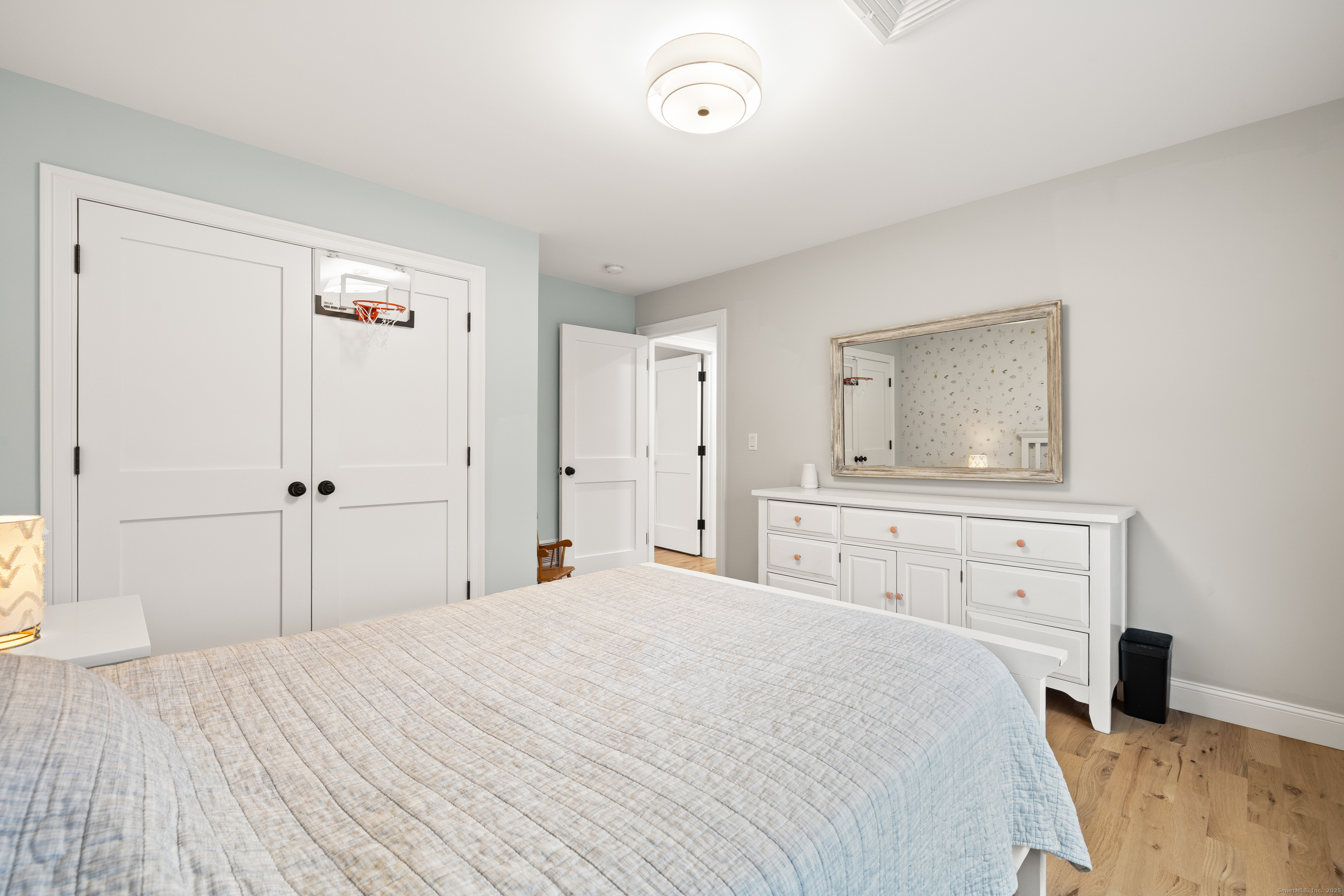 Newington, Connecticut 06111, United States, 3 Bedrooms Bedrooms, ,3 BathroomsBathrooms,Residential,Pending,251364