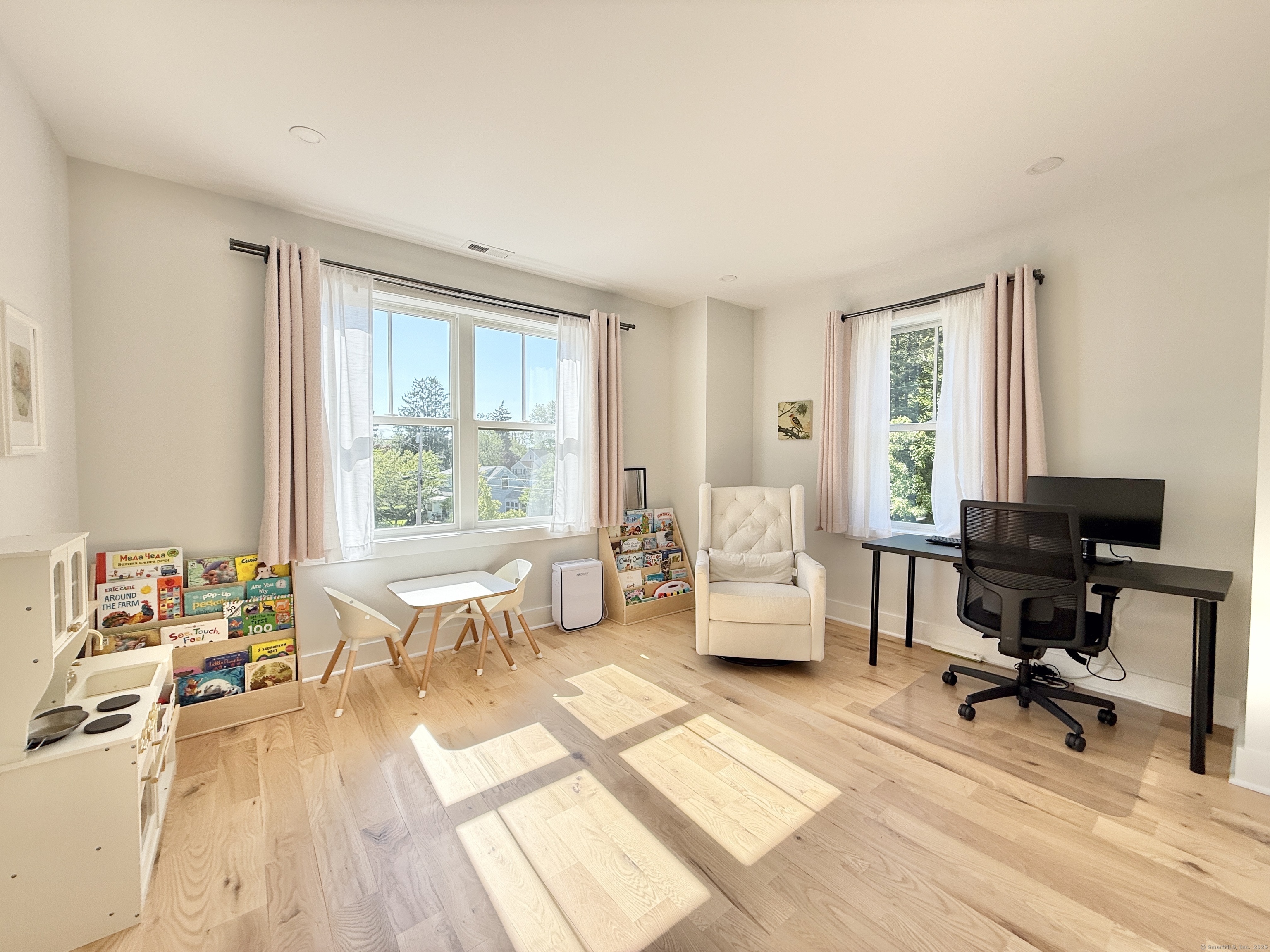 Norwalk, Connecticut 06855, United States, 3 Bedrooms Bedrooms, ,4 BathroomsBathrooms,Residential,Active,155326