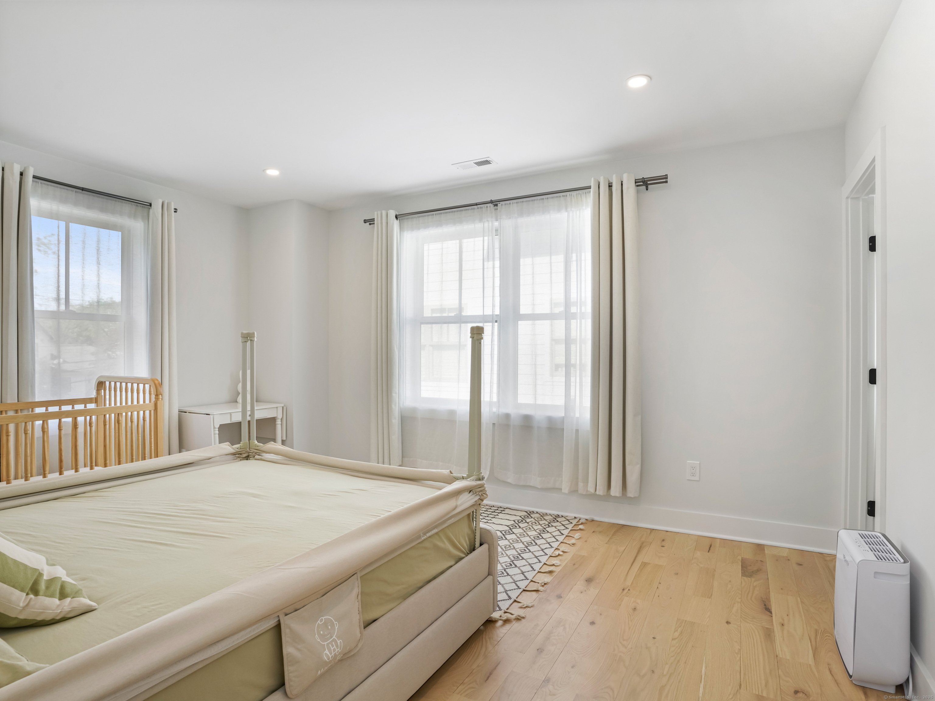 Norwalk, Connecticut 06855, United States, 3 Bedrooms Bedrooms, ,4 BathroomsBathrooms,Residential,Active,155326