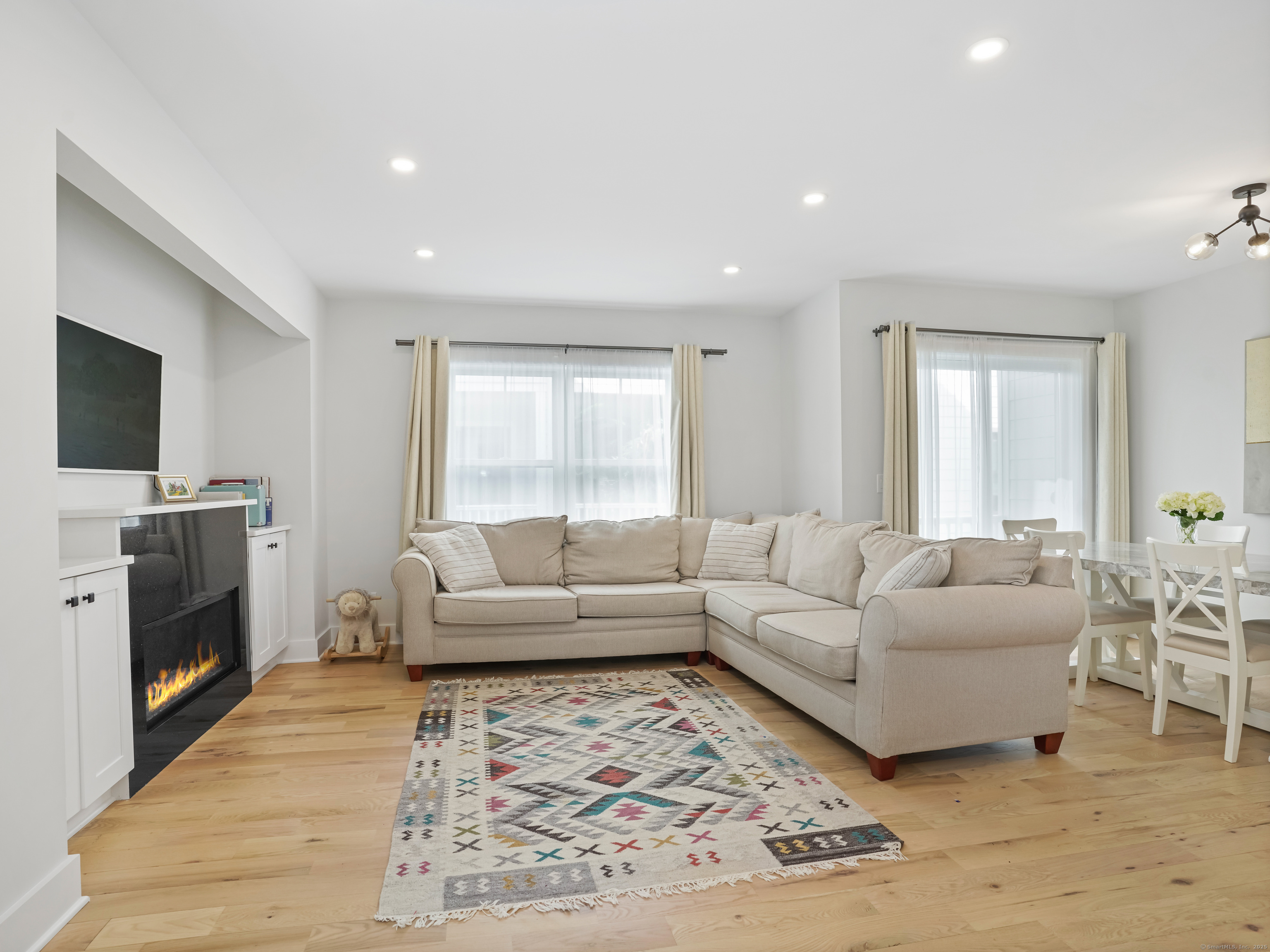 Norwalk, Connecticut 06855, United States, 3 Bedrooms Bedrooms, ,4 BathroomsBathrooms,Residential,Active,155326