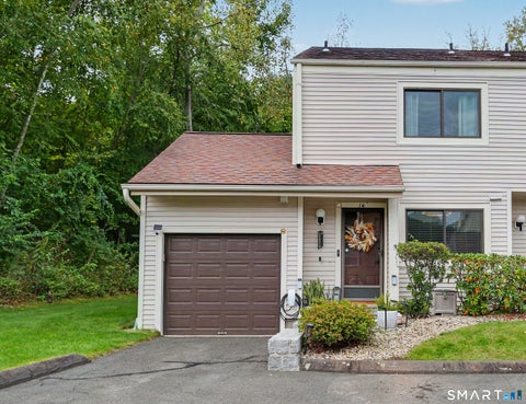 Condo For Sale - 14 Deer Run #14<br/> Fairfield County, Bethel, CT 06801