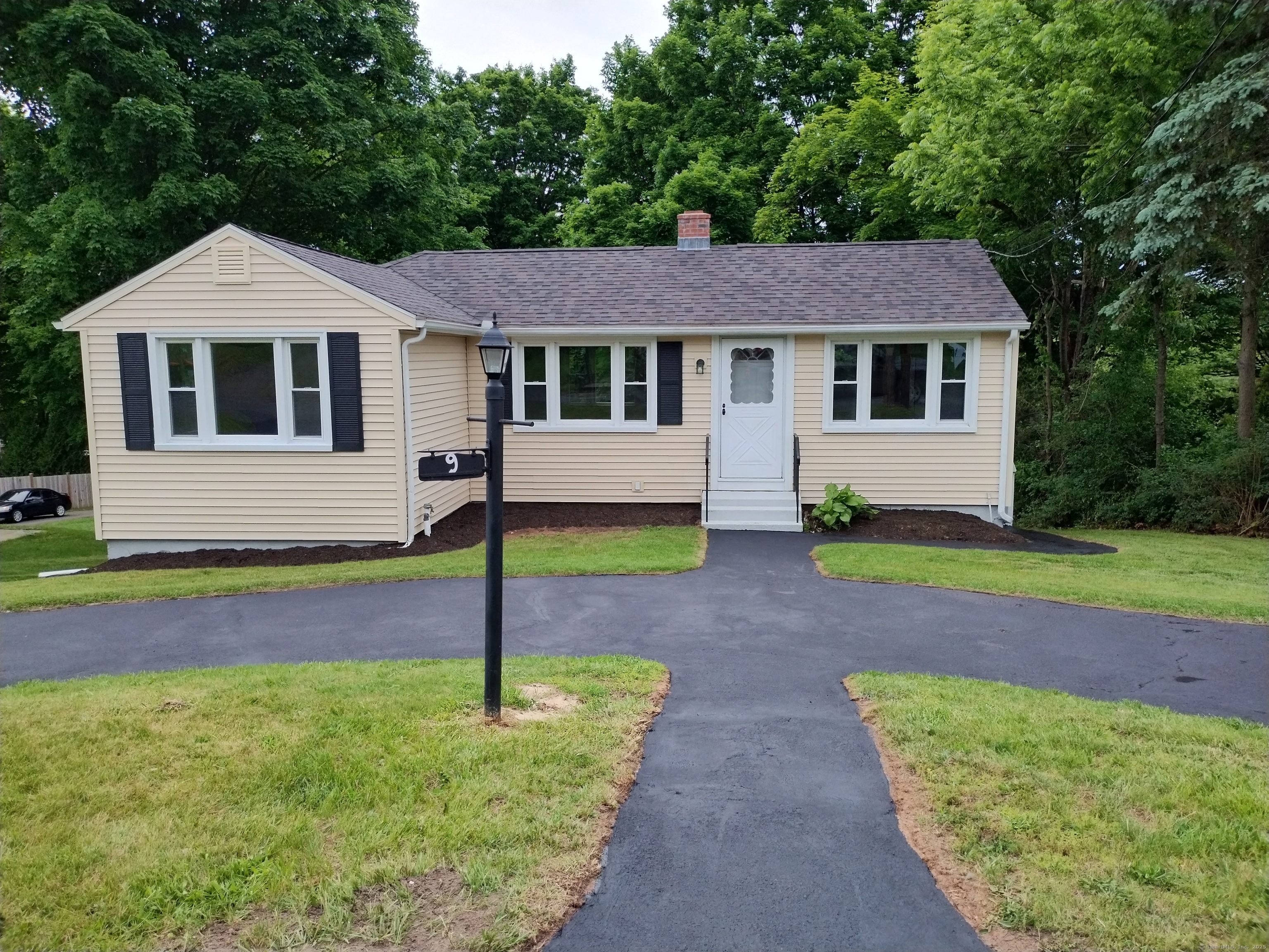 Property for Sale at Washington Avenue, Meriden, Connecticut - Bedrooms: 2 
Bathrooms: 2 
Rooms: 8  - $295,000
