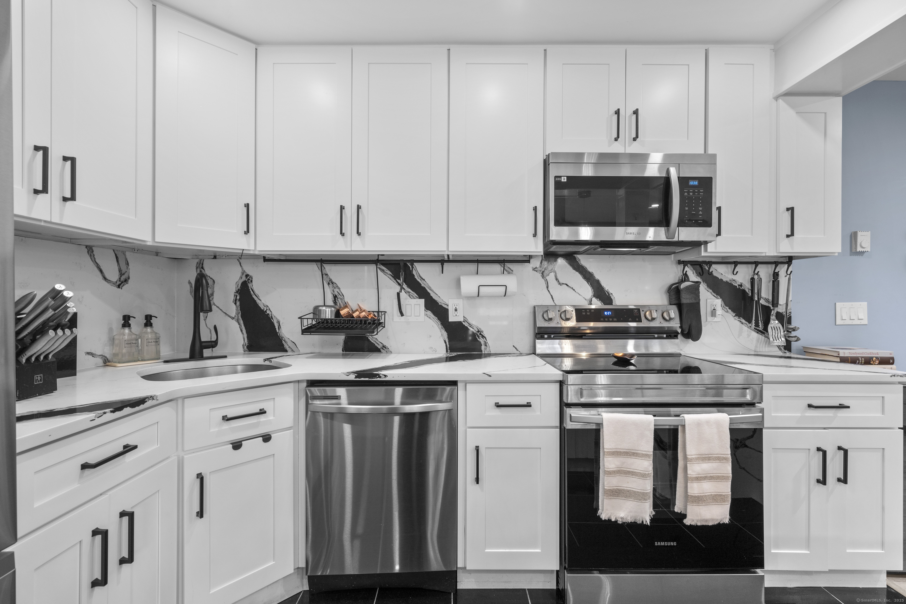 187 Flax Hill Road #APT D1, Norwalk, Connecticut image 8