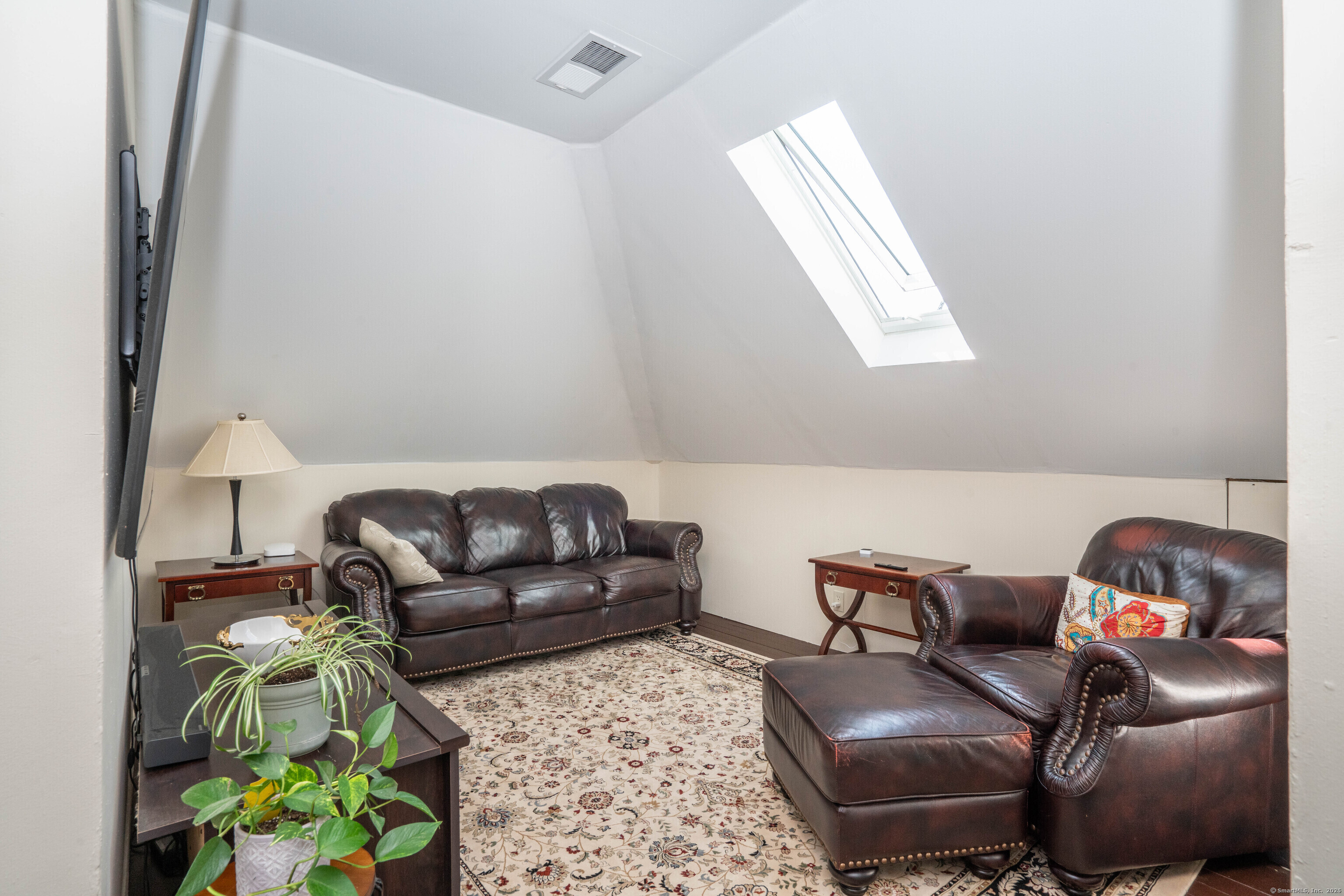 Middletown, Connecticut 06457, United States, 3 Bedrooms Bedrooms, ,2 BathroomsBathrooms,Residential,Active,22319