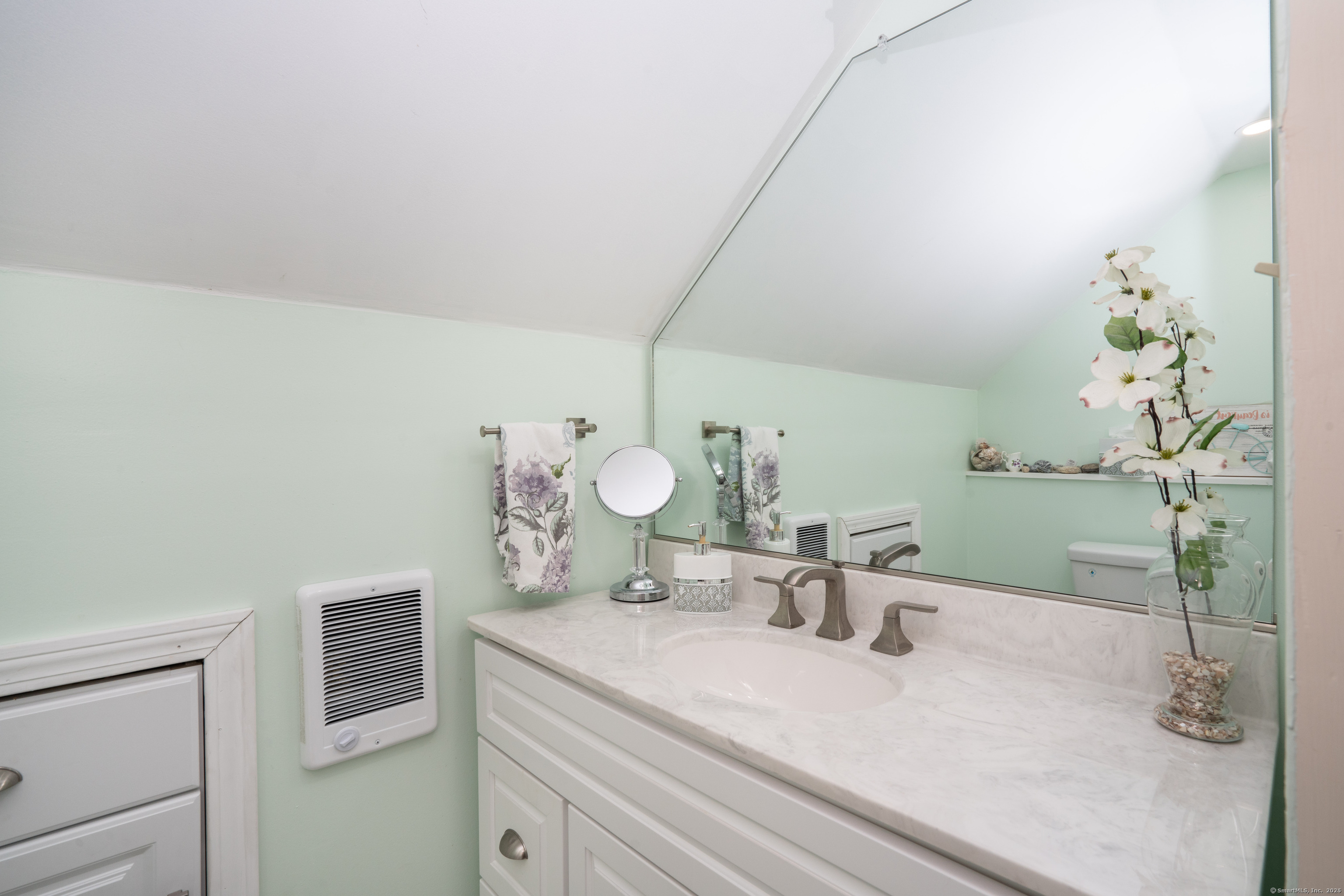 Middletown, Connecticut 06457, United States, 3 Bedrooms Bedrooms, ,2 BathroomsBathrooms,Residential,Active,22319