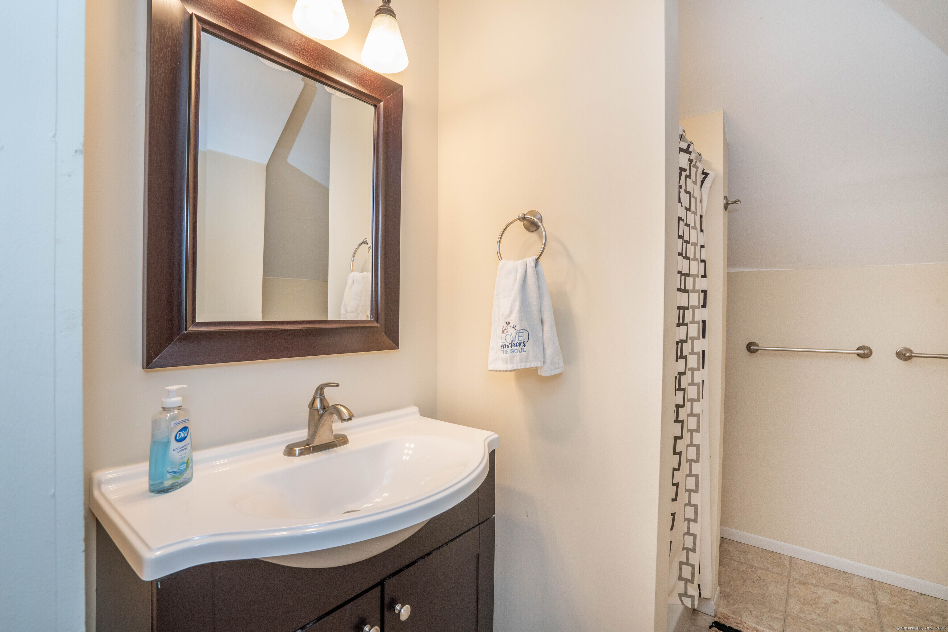 Middletown, Connecticut 06457, United States, 3 Bedrooms Bedrooms, ,2 BathroomsBathrooms,Residential,Active,22319