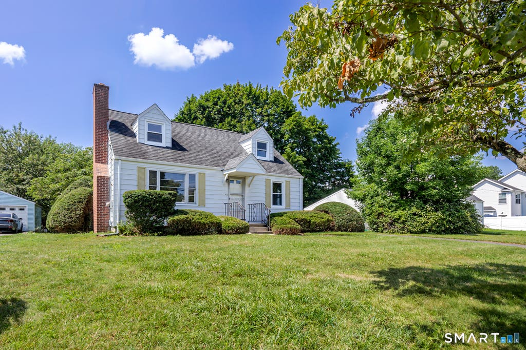 Photo of 41 Stillson Place, Fairfield, CT 06824 (MLS # 24191813)