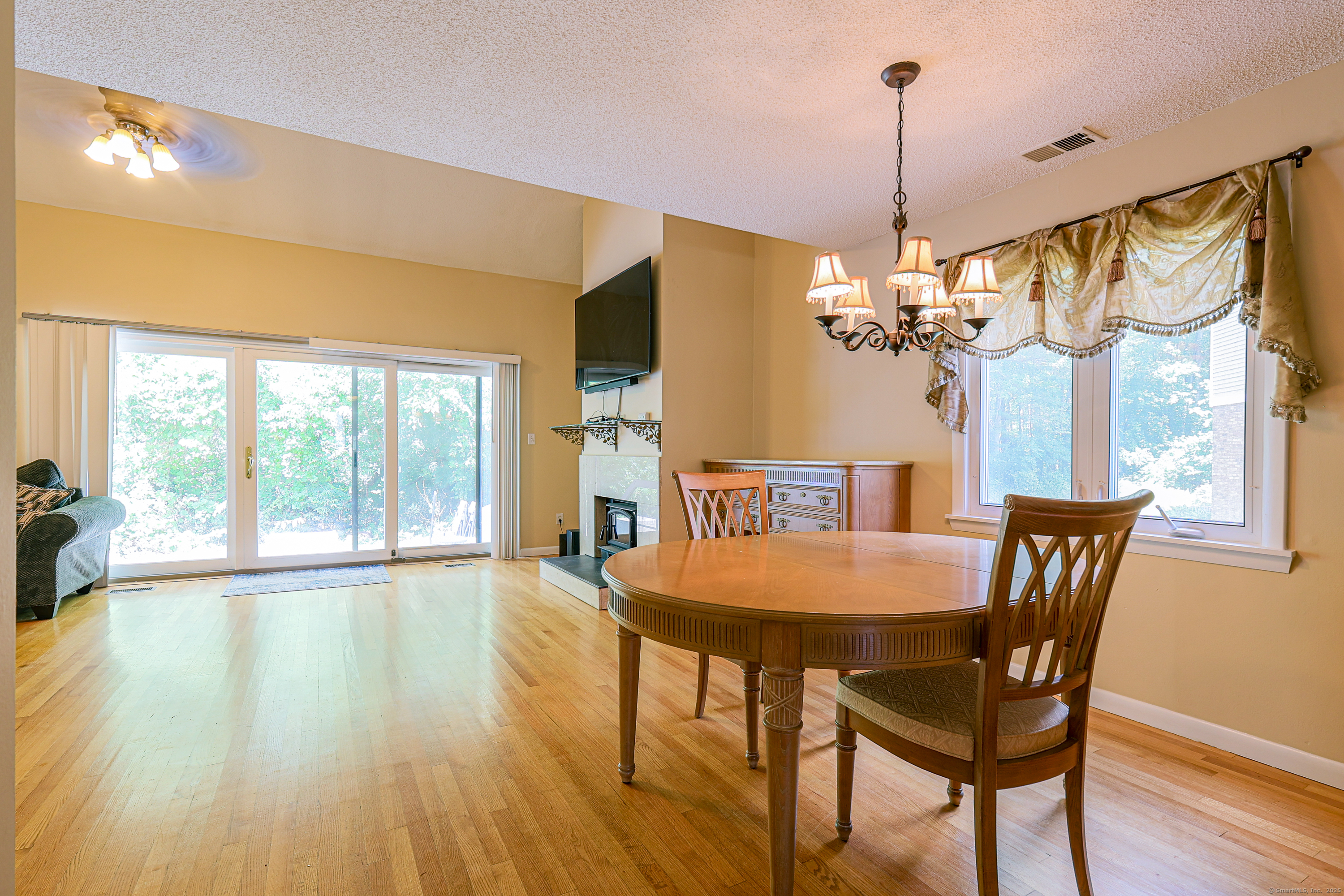 140 Hunter Drive 140