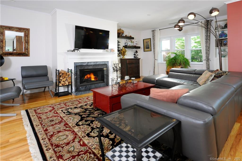 Photo 1 of 51 Forest Avenue 2, Greenwich, Connecticut, $1,199,599, Web #: 170323656
