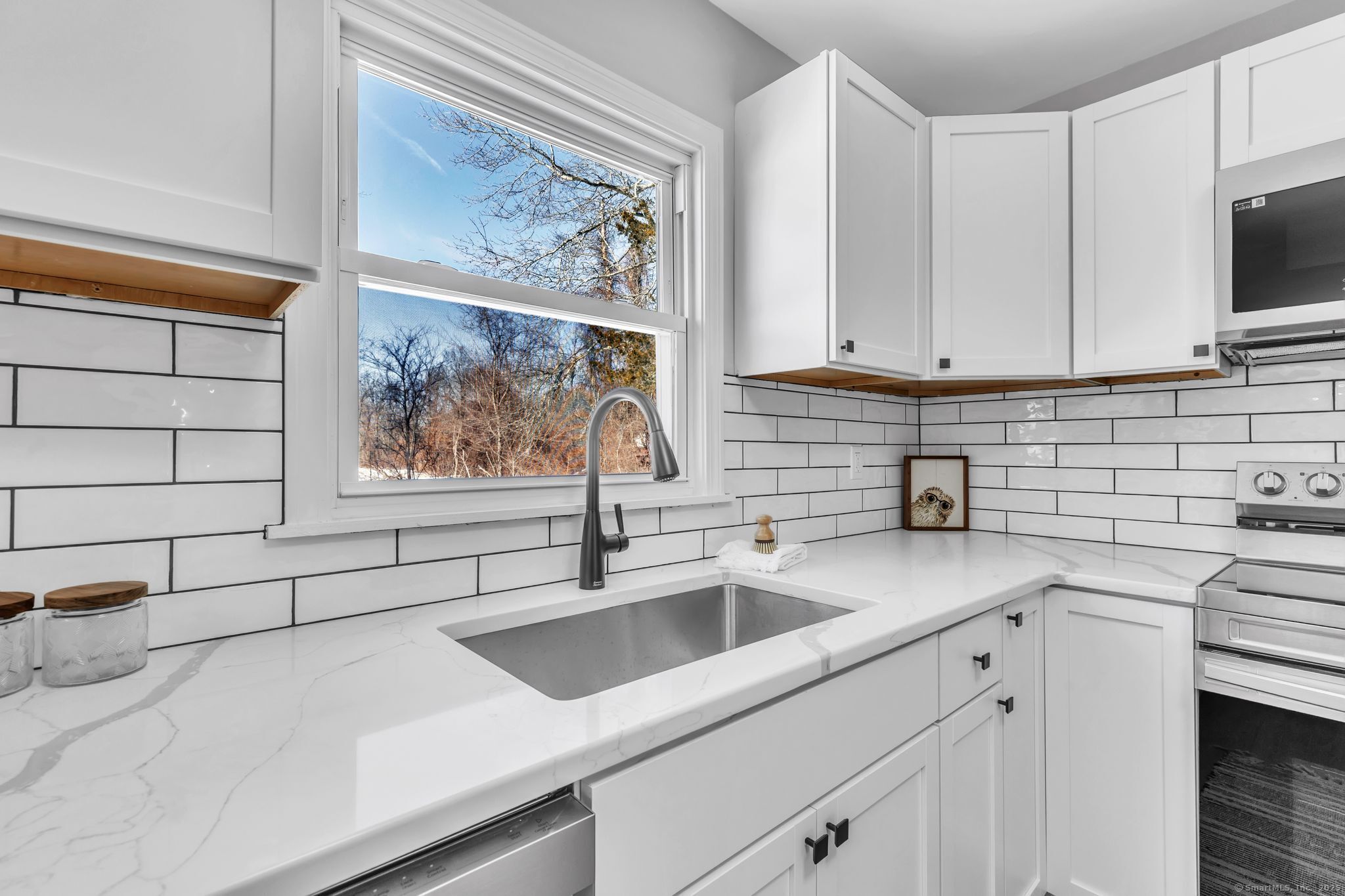215 N Grand Street, Suffield, Connecticut image 16