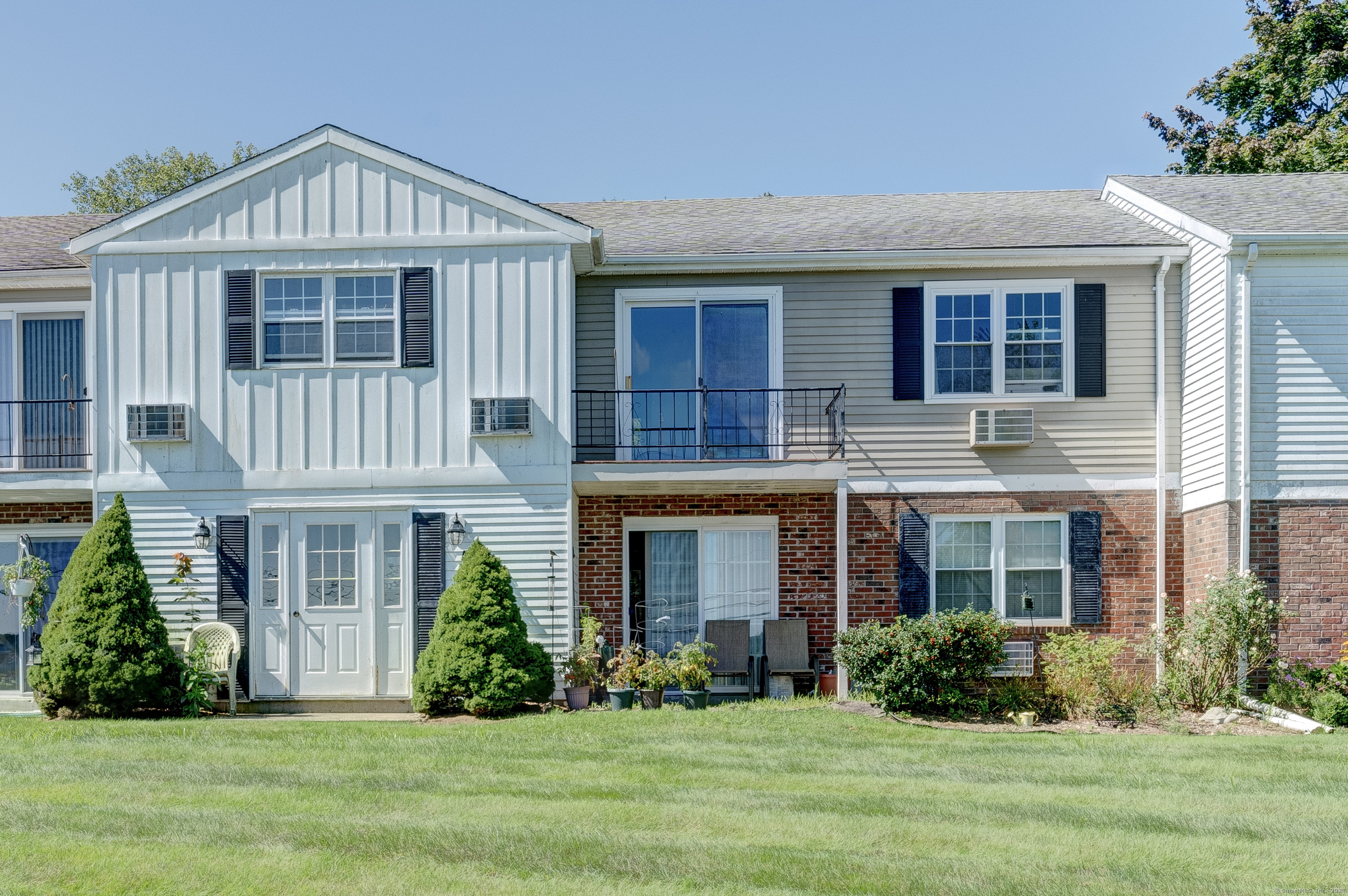 View East Hampton, CT 06424 condo