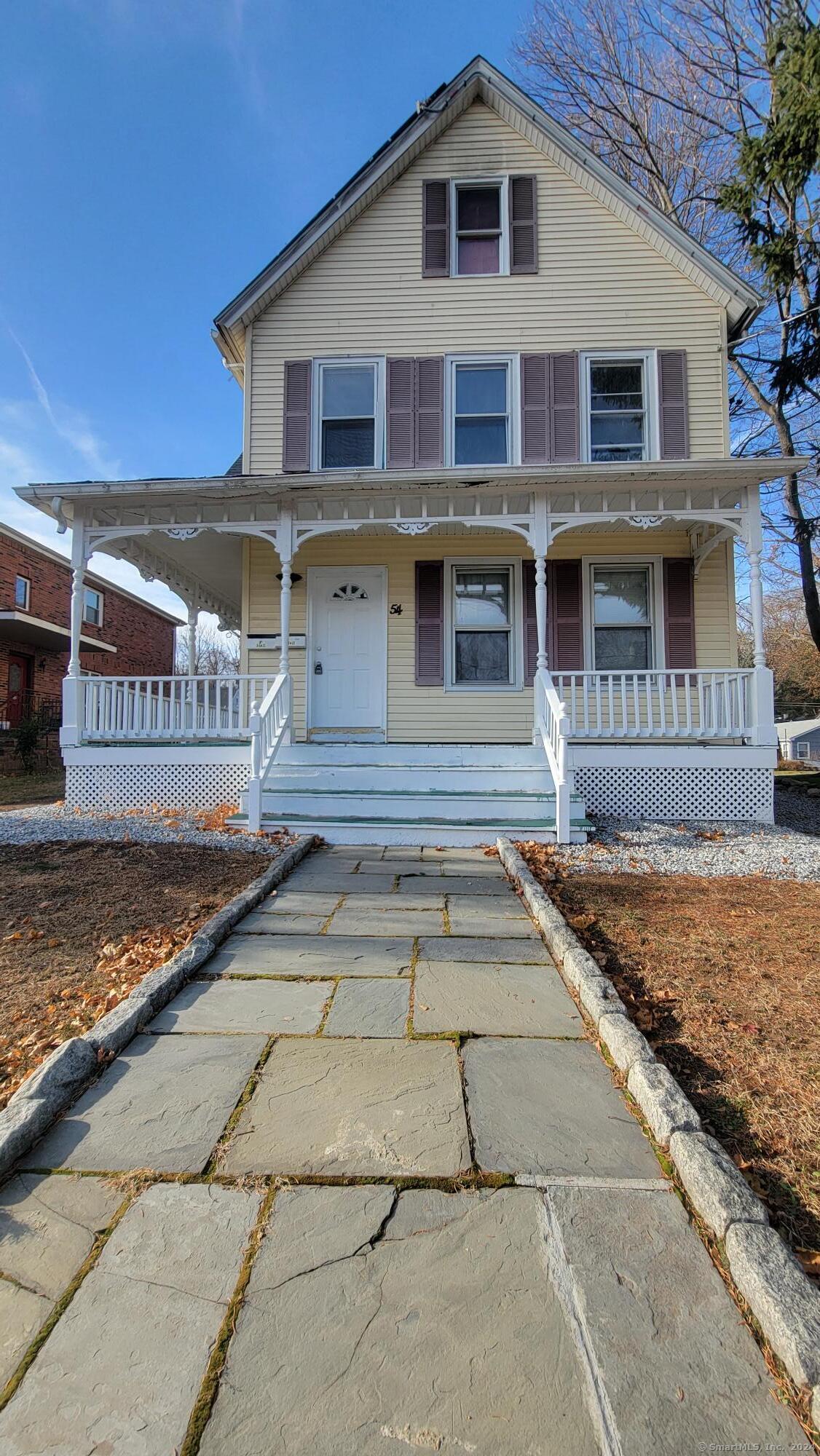 Emmett Avenue 2, Derby, Connecticut - 3 Bedrooms  
1 Bathrooms  
5 Rooms - 