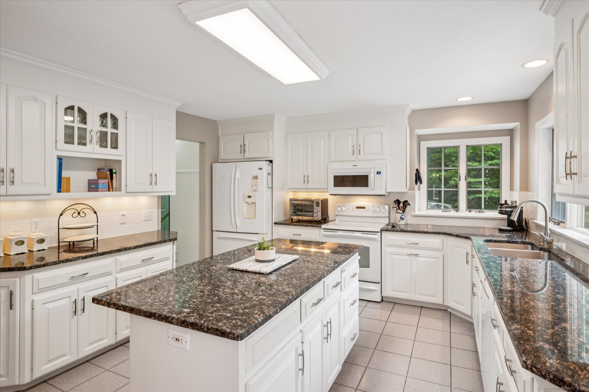 Avon, Connecticut 06001, United States, 5 Bedrooms Bedrooms, ,6 BathroomsBathrooms,Residential,Active,155691