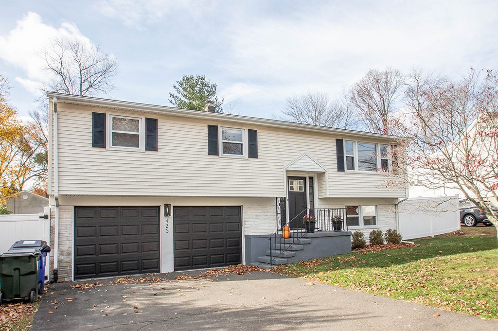 Photo of 425 Judd Street, Fairfield, CT 06824 (MLS # 24140071)