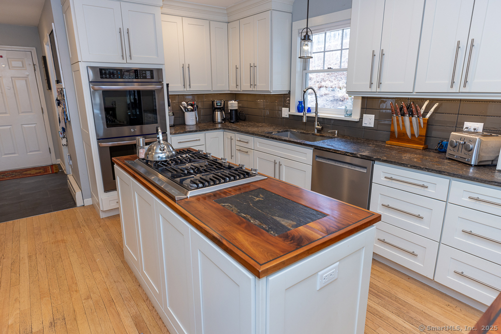 8 Acorn Drive, Old Saybrook, Connecticut image 5