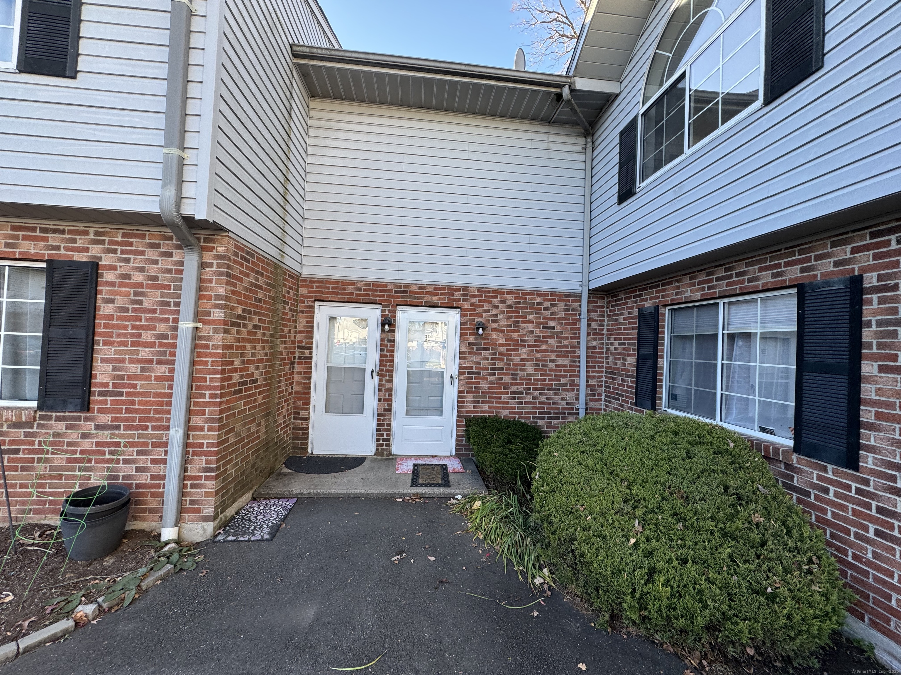 Meriden Road Apt 38, Waterbury, Connecticut - 1 Bedrooms  
1 Bathrooms  
3 Rooms - 