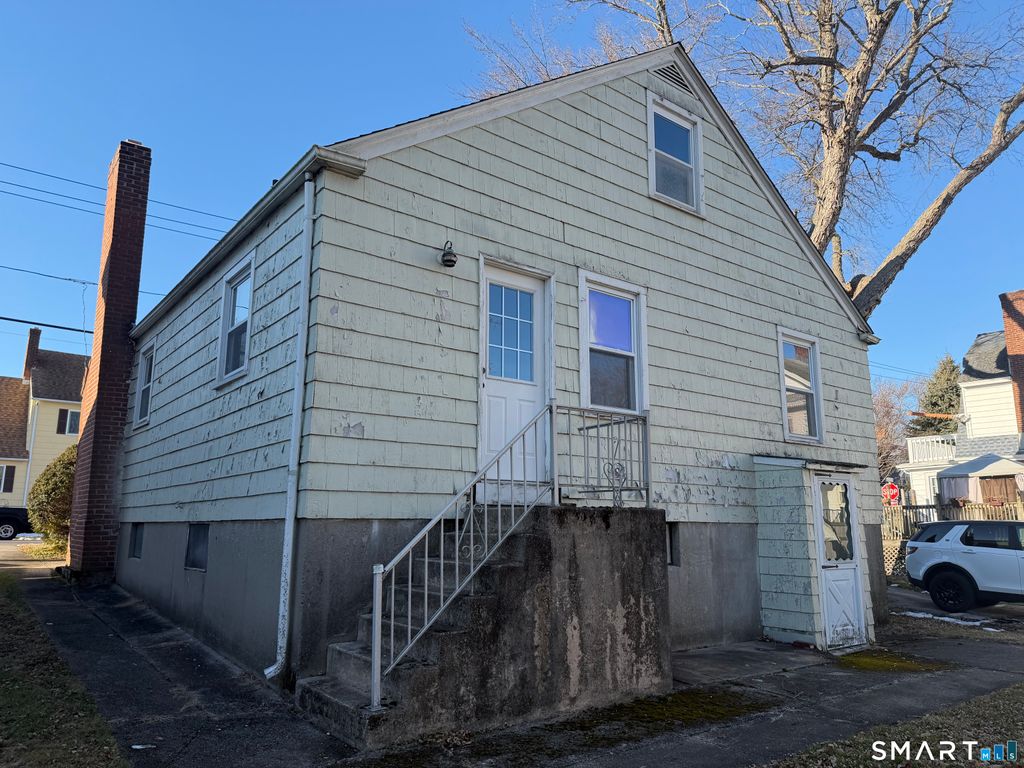 Photo of 85 Ledyard Street, New London, CT 06320 (MLS # 24146094)