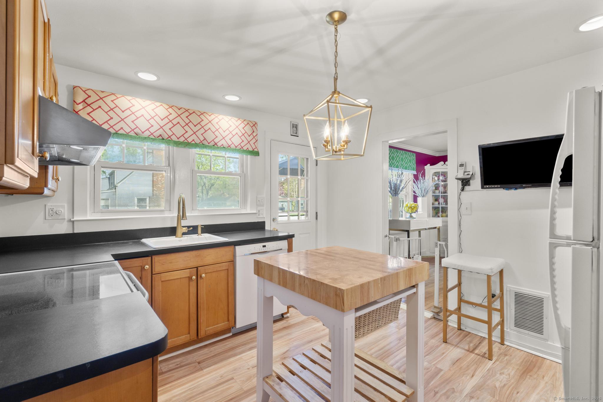 567 Nut Plains Road, Guilford, Connecticut image 11