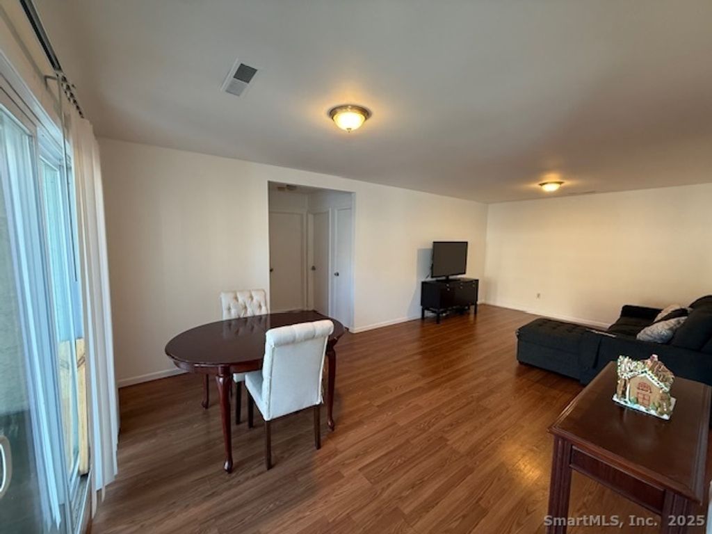 Photo of 16 Houston Terrace #APT 7, Stamford, CT 06902 (MLS # 24142835)