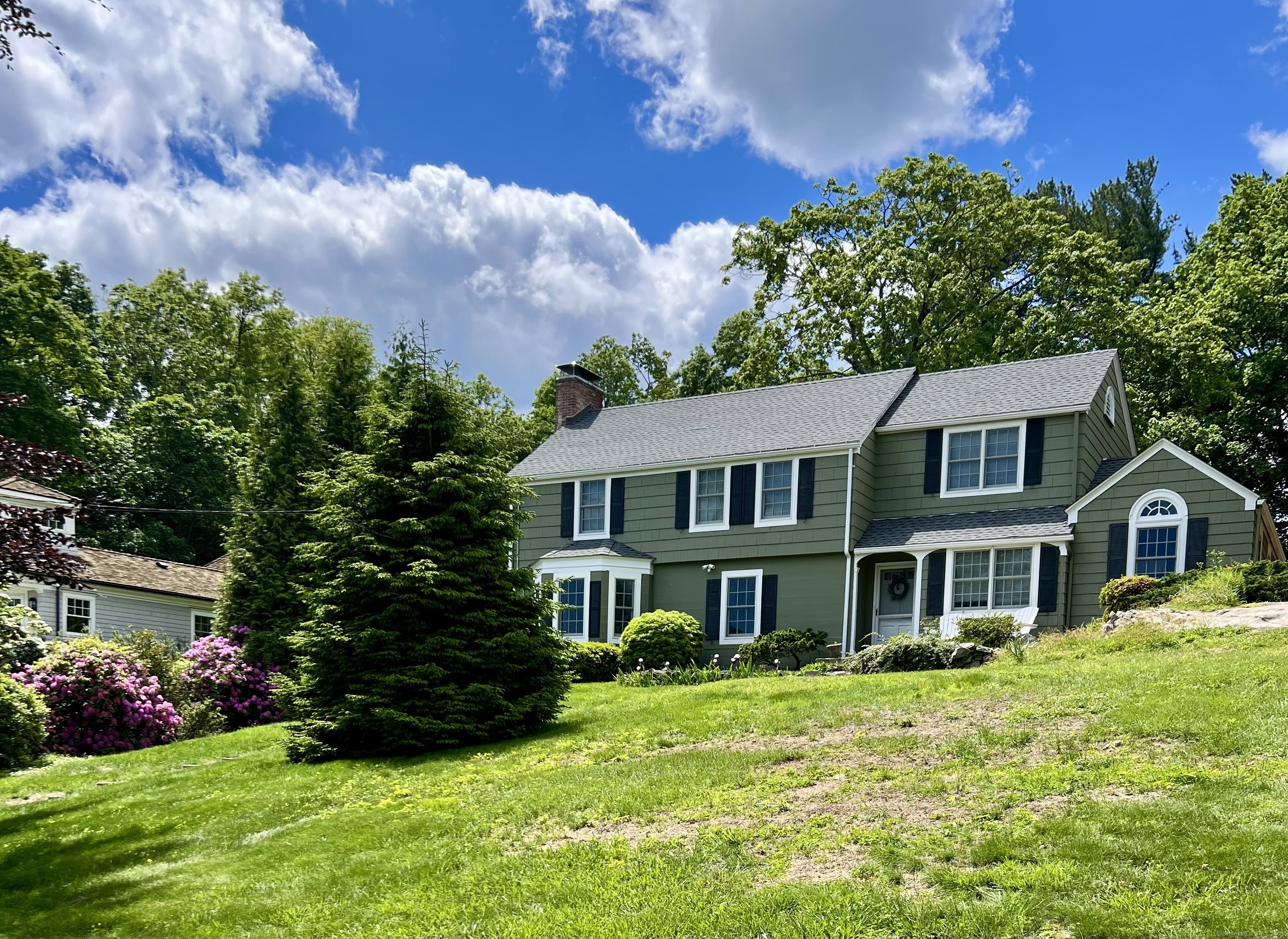 Five Mile River Road, Darien, Connecticut - 4 Bedrooms  
3 Bathrooms  
10 Rooms - 