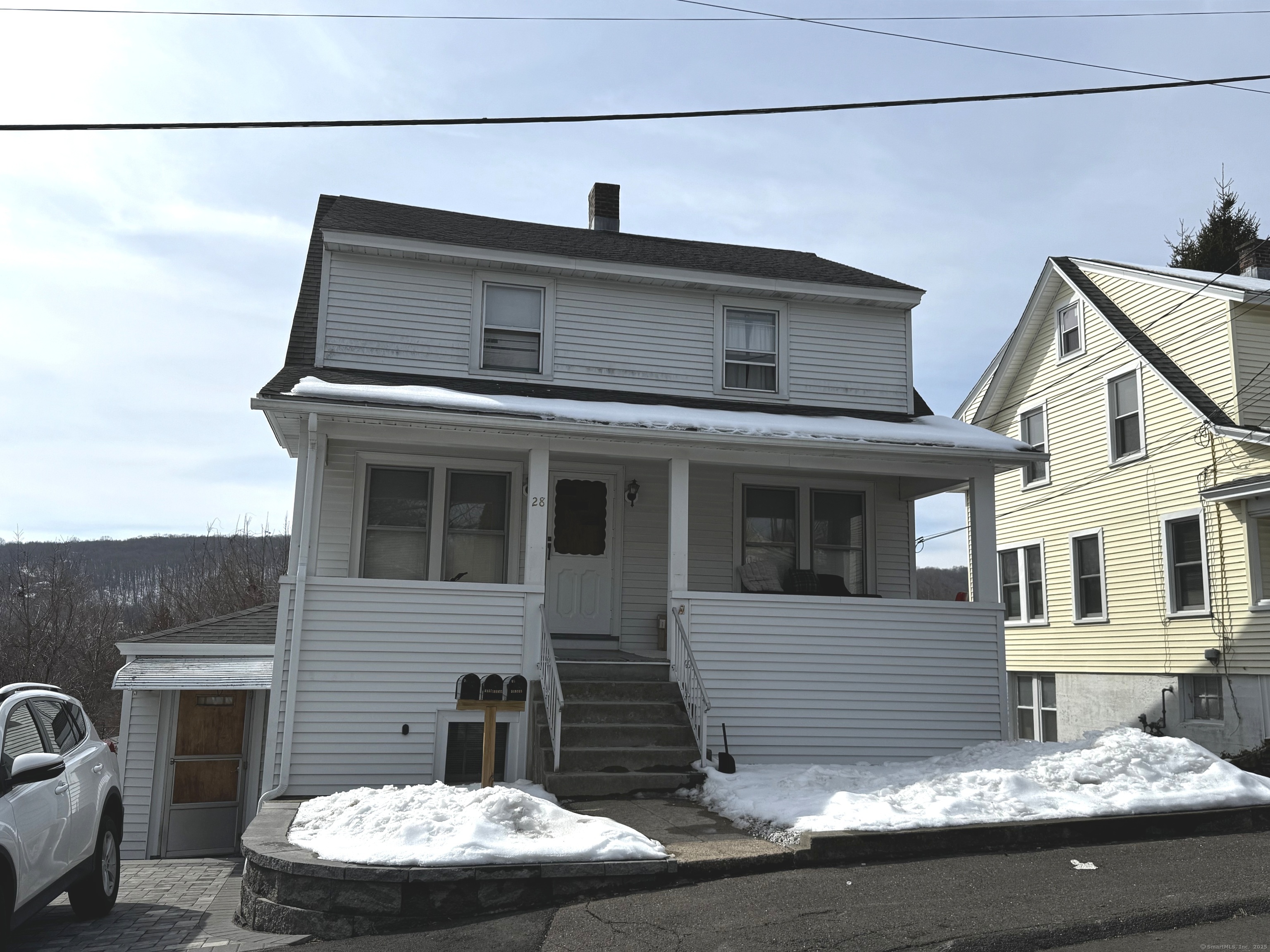 West Street, Naugatuck, Connecticut - 6 Bedrooms  
3 Bathrooms  
11 Rooms - 