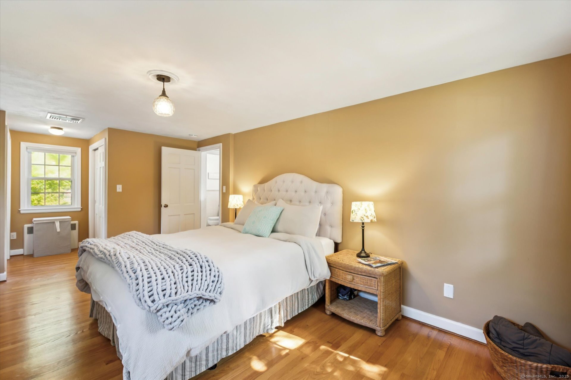 West Hartford, Connecticut 06107, United States, 3 Bedrooms Bedrooms, ,2 BathroomsBathrooms,Residential,Pending,227613