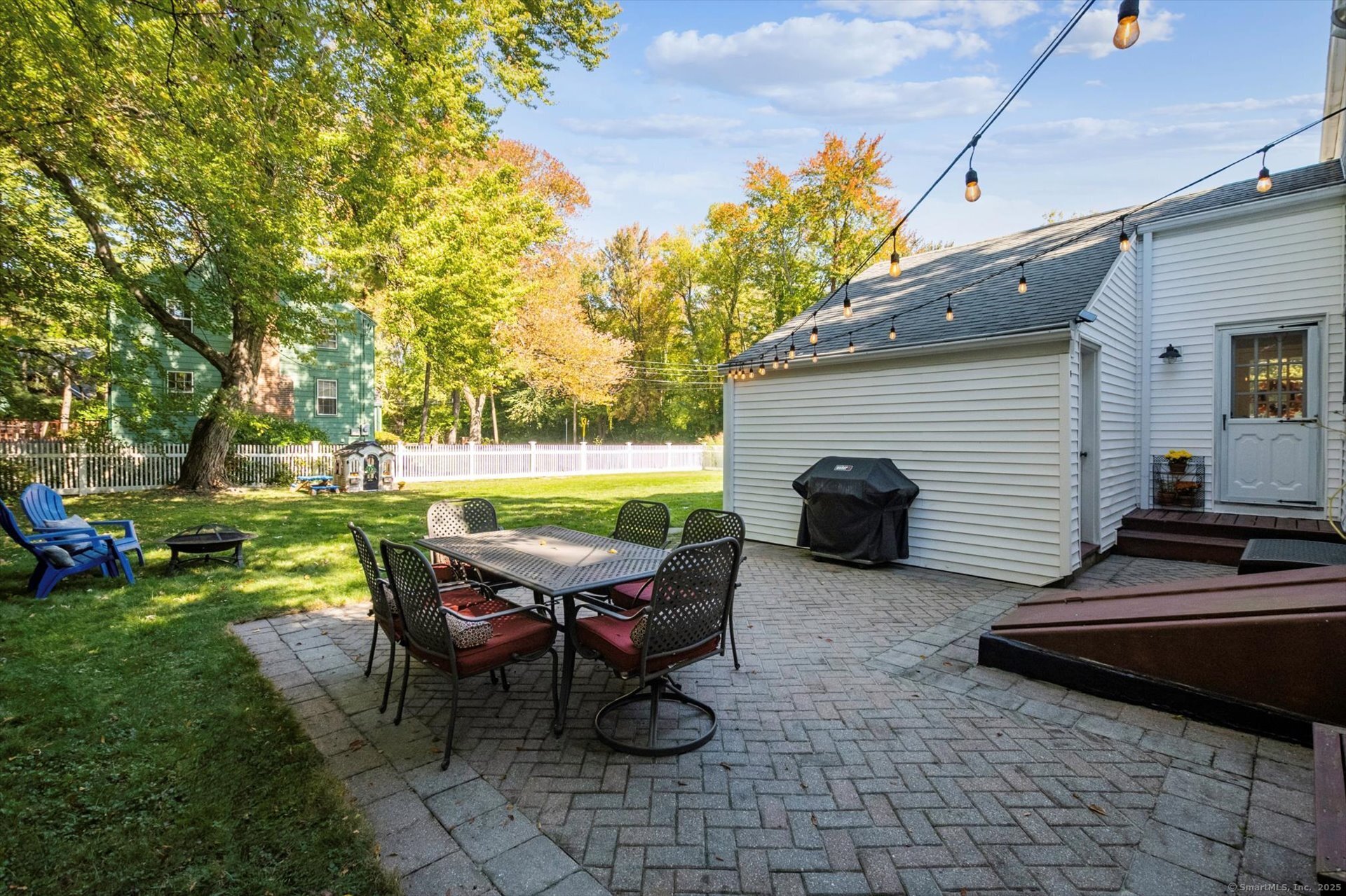 West Hartford, Connecticut 06107, United States, 3 Bedrooms Bedrooms, ,2 BathroomsBathrooms,Residential,Pending,227613
